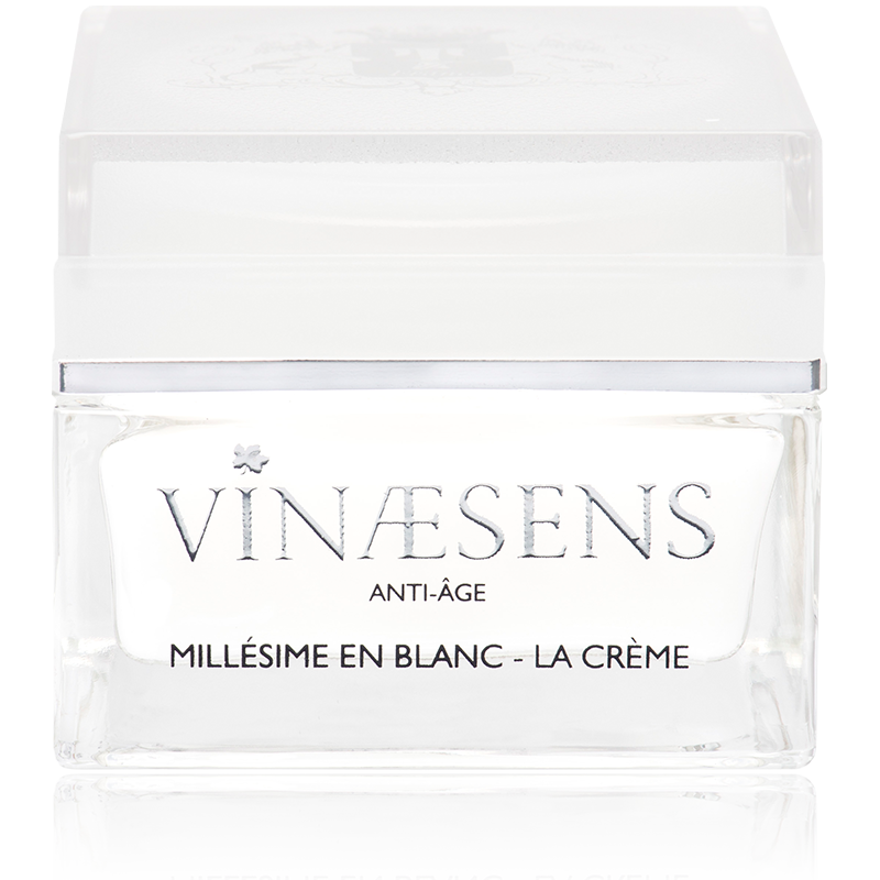 La crème pour le blanchiment de la peau dans la place intime